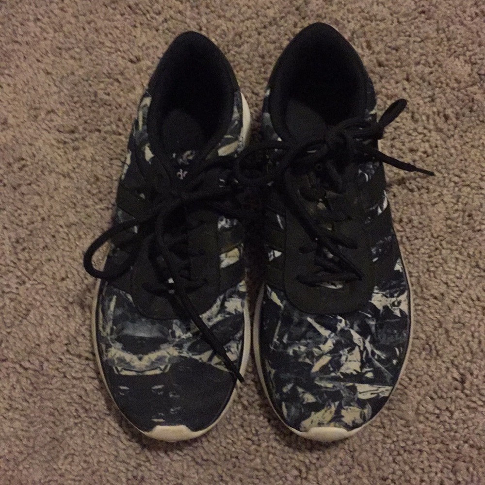 Adidas Tennis Shoes